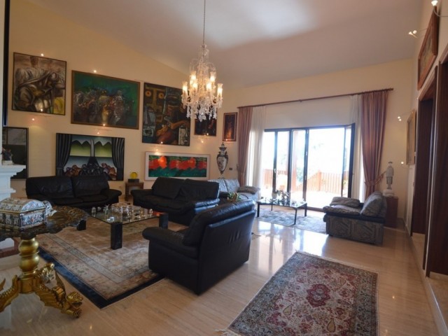 7 Bedrooms Villa in Benalmadena