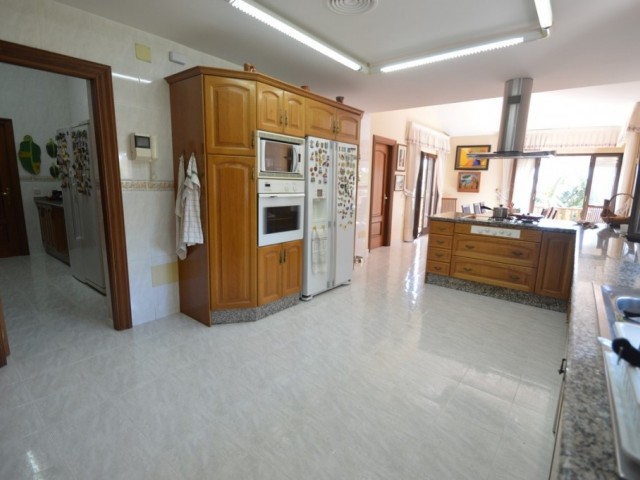 7 Bedrooms Villa in Benalmadena