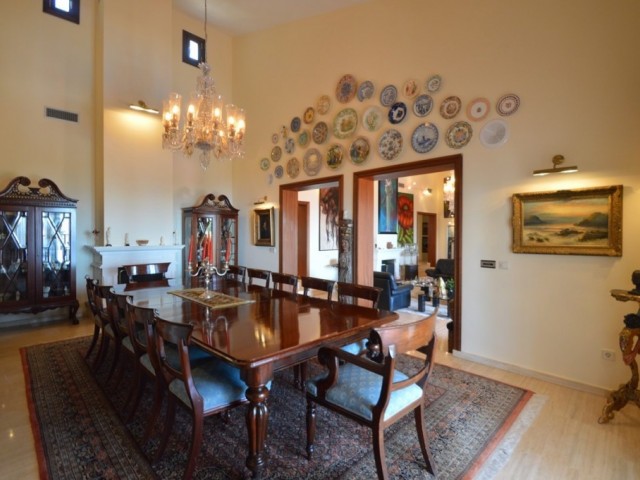 7 Bedrooms Villa in Benalmadena