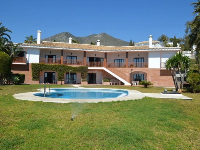 7 Bedrooms Villa in Benalmadena