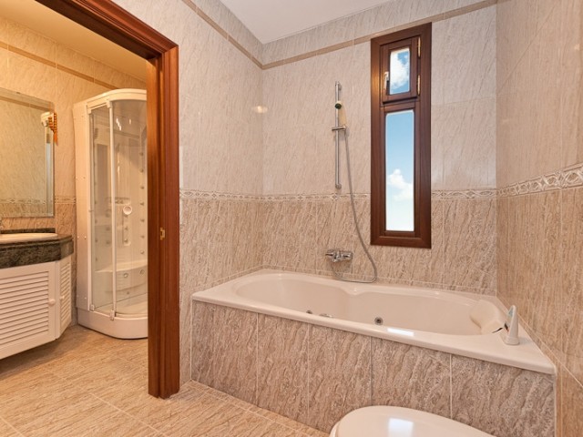 7 Soveroms Villa i Benalmadena