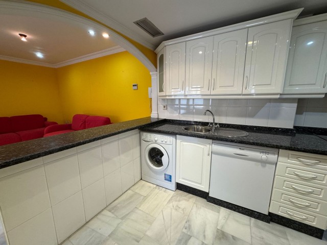 Apartamento con 2 Dormitorios  en Marbella