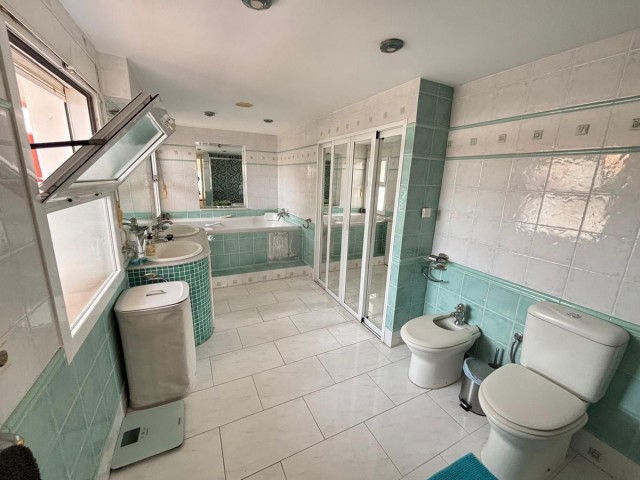 7 Sovrums Villa i Cabopino