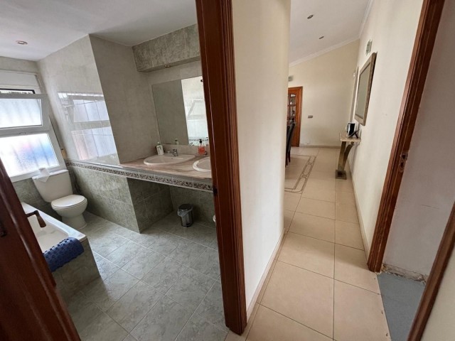 7 Sovrums Villa i Cabopino