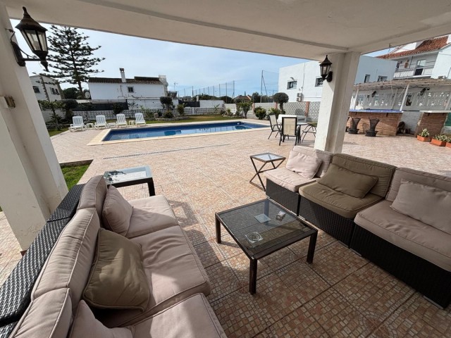 7 Sovrums Villa i Cabopino