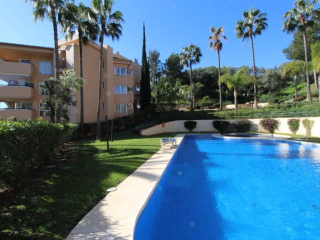 Apartamento con 3 Dormitorios  en Elviria