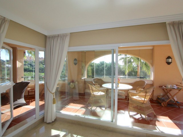 Apartamento con 3 Dormitorios  en Elviria