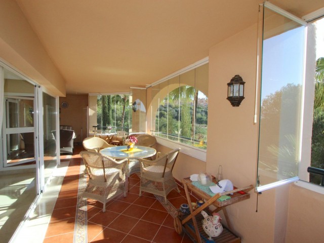 Apartamento con 3 Dormitorios  en Elviria