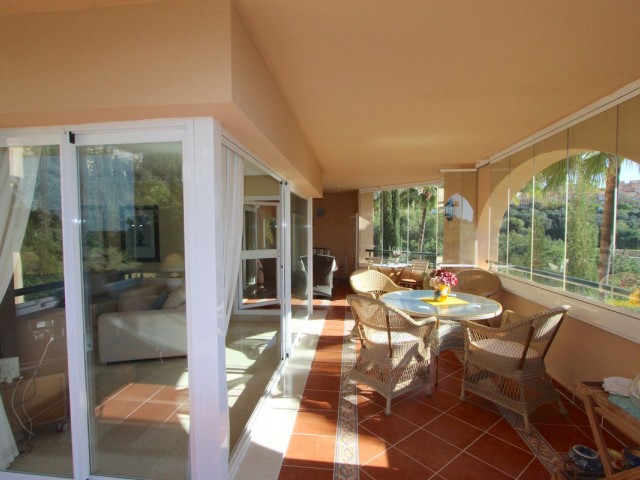 Apartamento con 3 Dormitorios  en Elviria