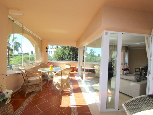 Apartamento con 3 Dormitorios  en Elviria