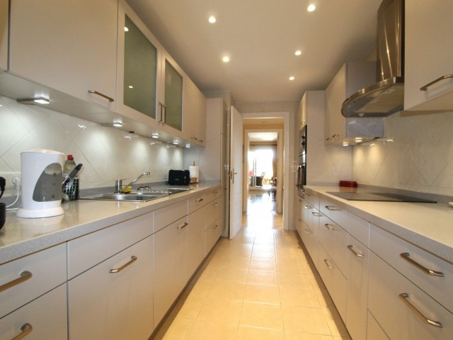Apartamento con 3 Dormitorios  en Elviria
