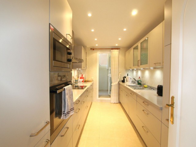 Apartamento con 3 Dormitorios  en Elviria