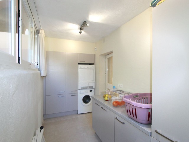 Apartamento con 3 Dormitorios  en Elviria