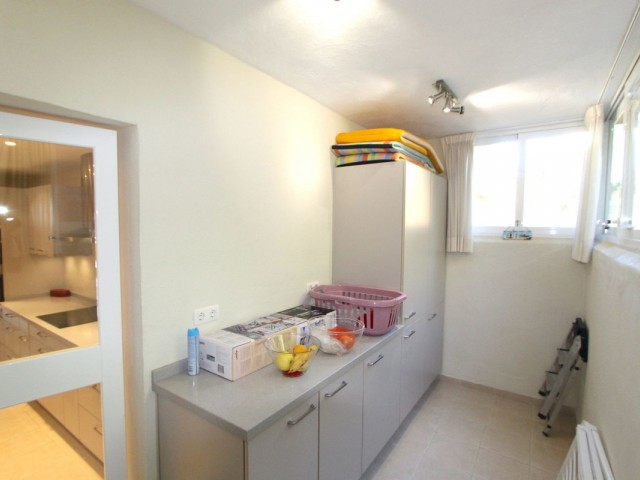 Apartamento con 3 Dormitorios  en Elviria