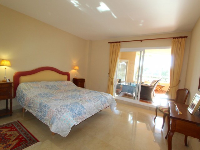 Apartamento con 3 Dormitorios  en Elviria