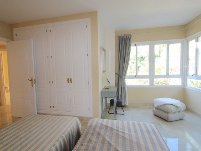 Apartamento con 3 Dormitorios  en Elviria