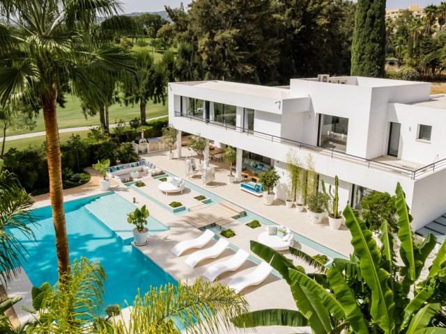 Villa, Nueva Andalucia, R4988836