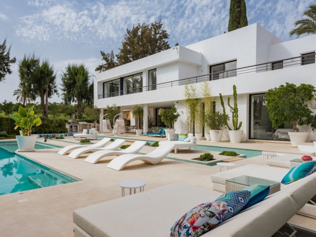 Villa, Nueva Andalucia, R4988836