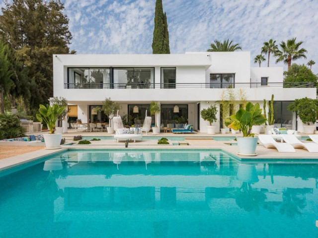 Villa, Nueva Andalucia, R4988836