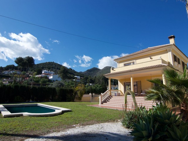 Villa avec 4 Chambres  à Alhaurín de la Torre