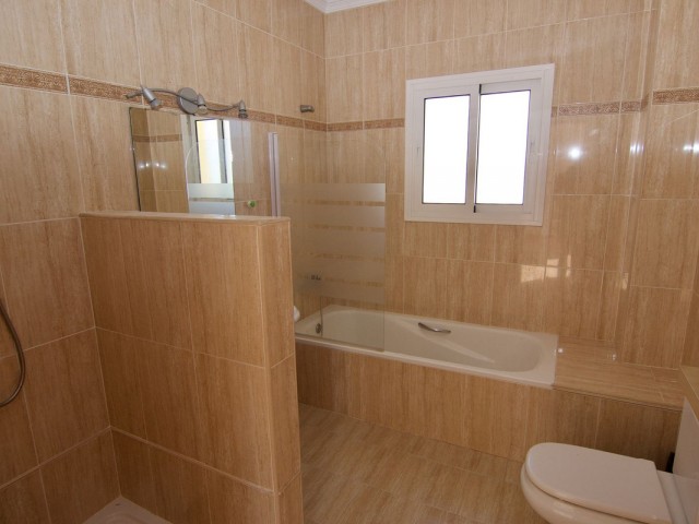 Villa avec 4 Chambres  à Alhaurín de la Torre