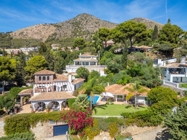 6 Bedrooms Villa in Benalmadena