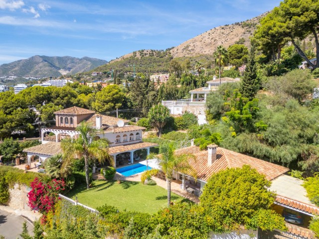 6 Bedrooms Villa in Benalmadena