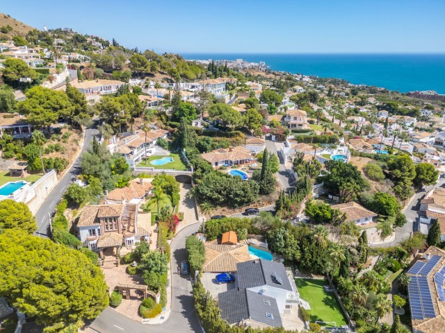 6 Bedrooms Villa in Benalmadena