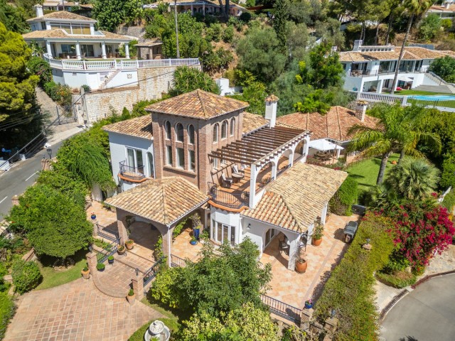 6 Bedrooms Villa in Benalmadena