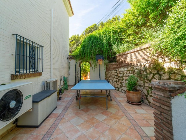 6 Bedrooms Villa in Benalmadena