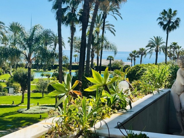 Apartamento con 3 Dormitorios  en Puerto Banús