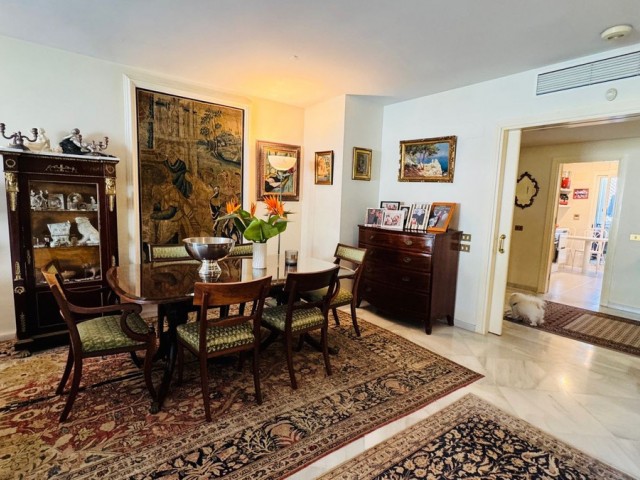 Apartamento con 3 Dormitorios  en Puerto Banús