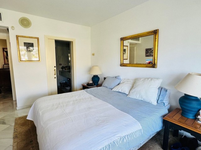 Apartamento con 3 Dormitorios  en Puerto Banús