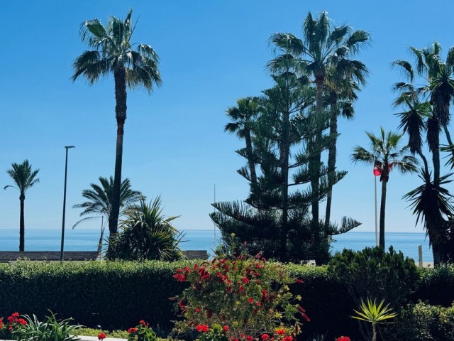 Apartamento con 3 Dormitorios  en Puerto Banús