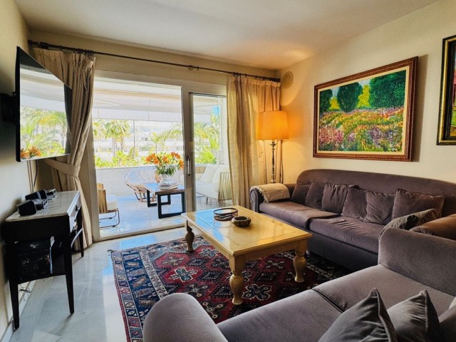 Apartamento con 3 Dormitorios  en Puerto Banús