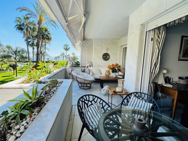 Apartamento con 3 Dormitorios  en Puerto Banús