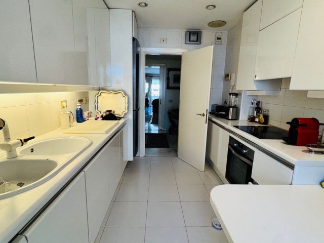 Apartamento con 3 Dormitorios  en Puerto Banús