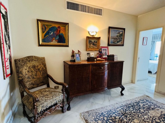 Apartamento con 3 Dormitorios  en Puerto Banús