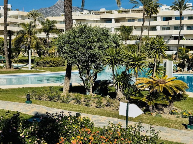 Apartamento con 3 Dormitorios  en Puerto Banús