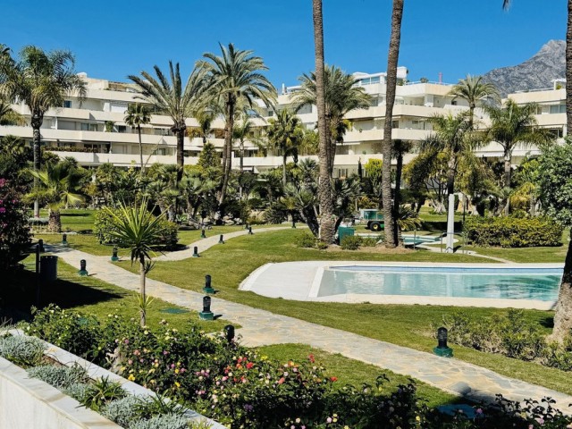 Apartamento con 3 Dormitorios  en Puerto Banús