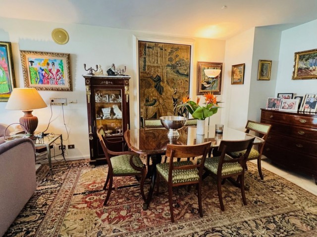 Apartamento con 3 Dormitorios  en Puerto Banús