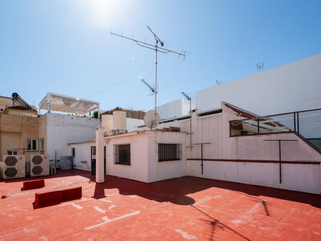 Ático con 6 Dormitorios  en Los Boliches