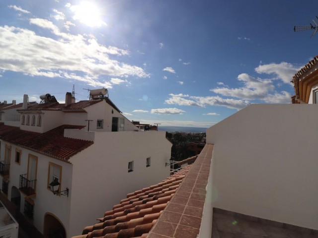 Adosado con 3 Dormitorios  en Marbella