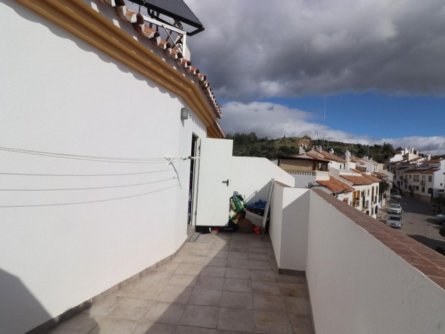 Adosado con 3 Dormitorios  en Marbella