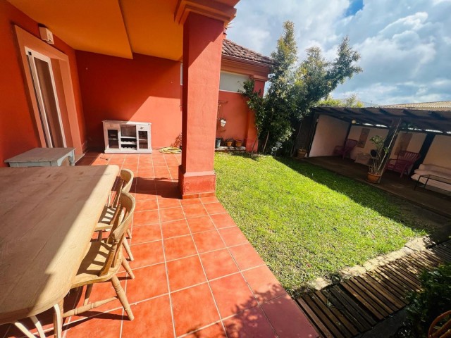 Maison mitoyenne avec 3 Chambres  à Sotogrande