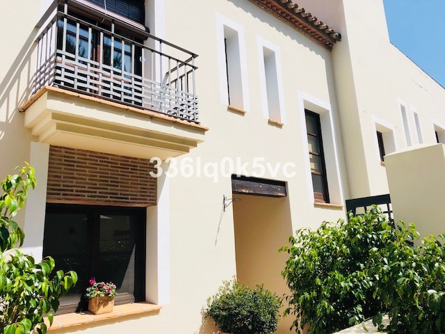 4 Slaapkamer Rijtjeshuis in Benahavís