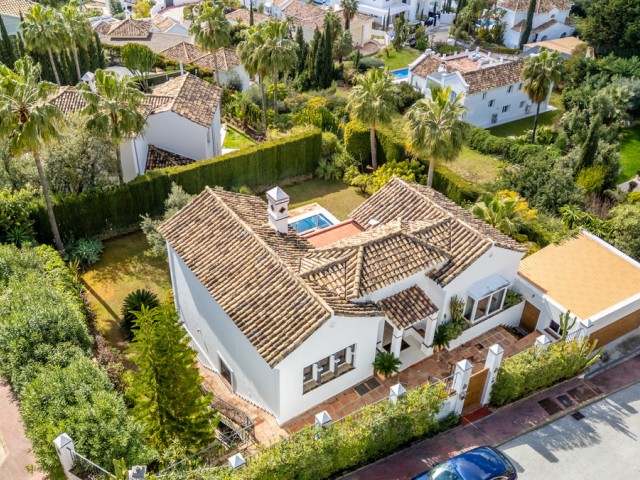 4 Bedrooms Villa in Istán