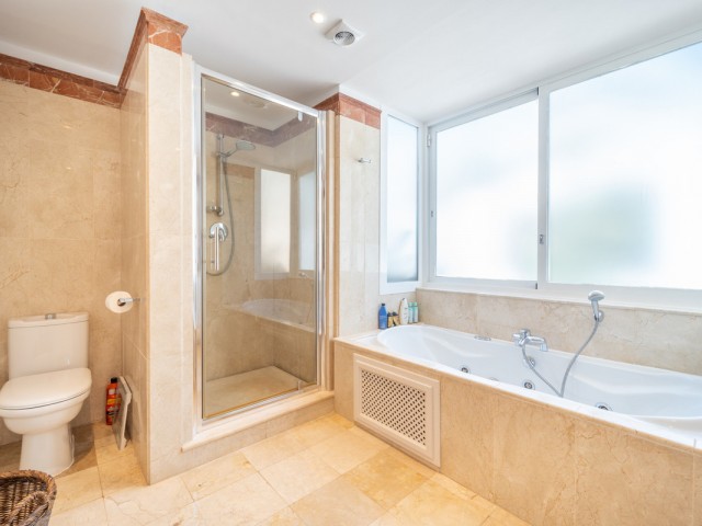 4 Bedrooms Villa in Istán