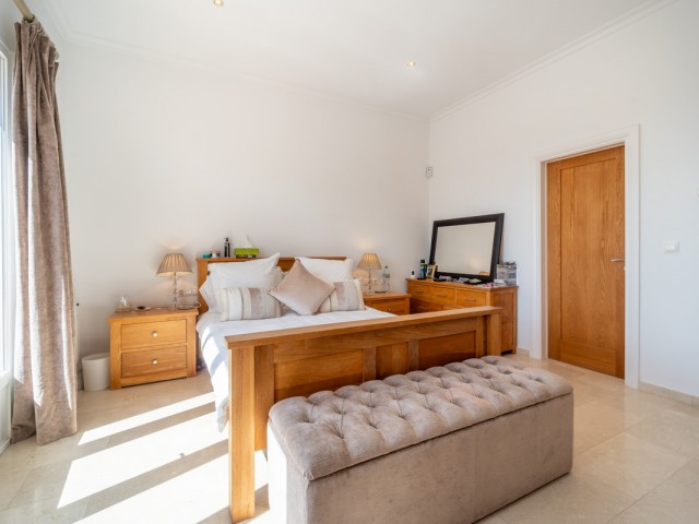 4 Bedrooms Villa in Istán