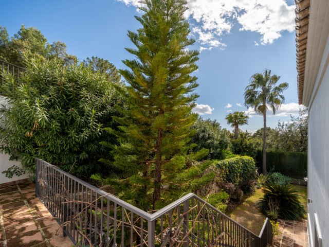 Villa avec 4 Chambres  à Istán